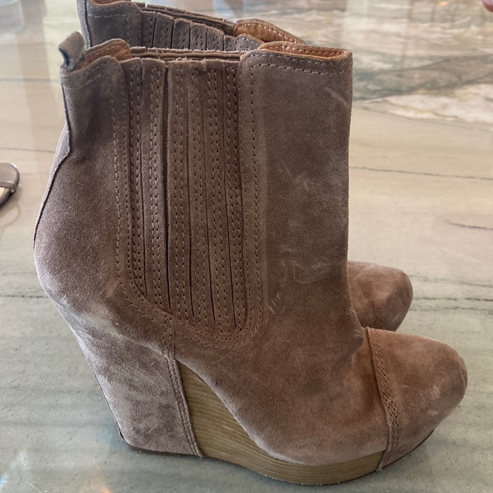 Vero Cuoio Heeled Boots